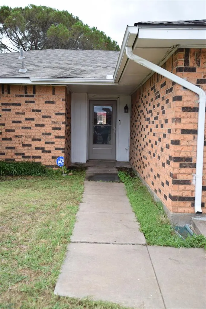 Photo 2 — 6410 SW Atterbury Drive, Lawton, OK 73505