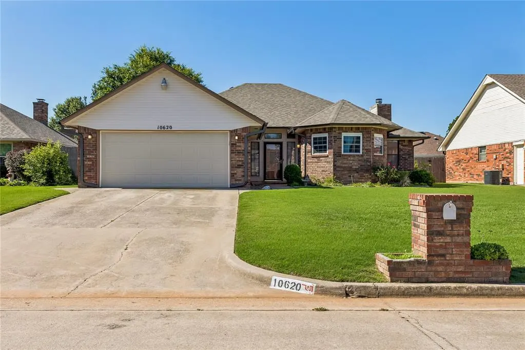 Photo 2 — 10620 Songbird Lane, Midwest City, OK 73130