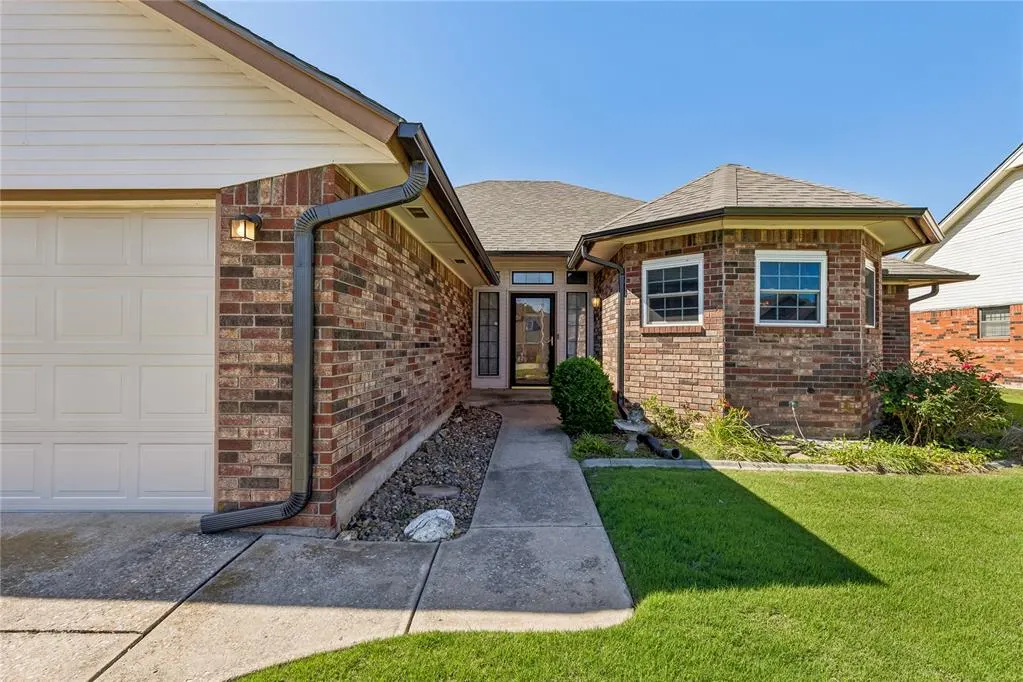 Photo 3 — 10620 Songbird Lane, Midwest City, OK 73130