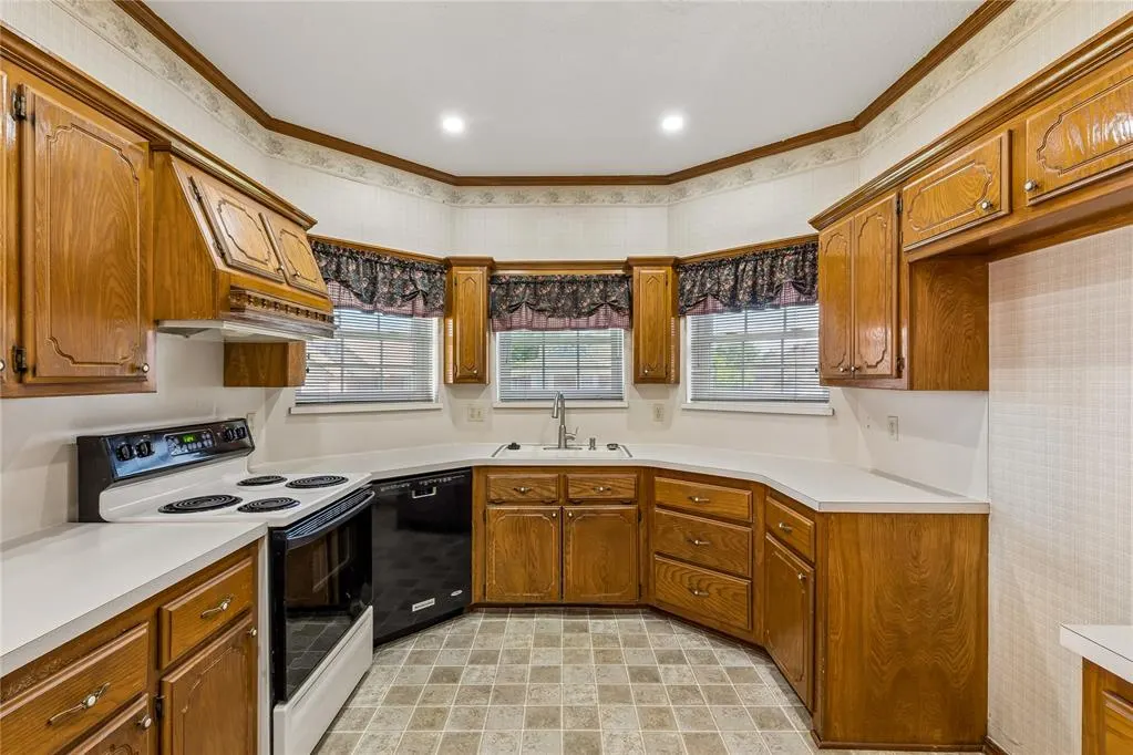 Photo 13 — 10620 Songbird Lane, Midwest City, OK 73130