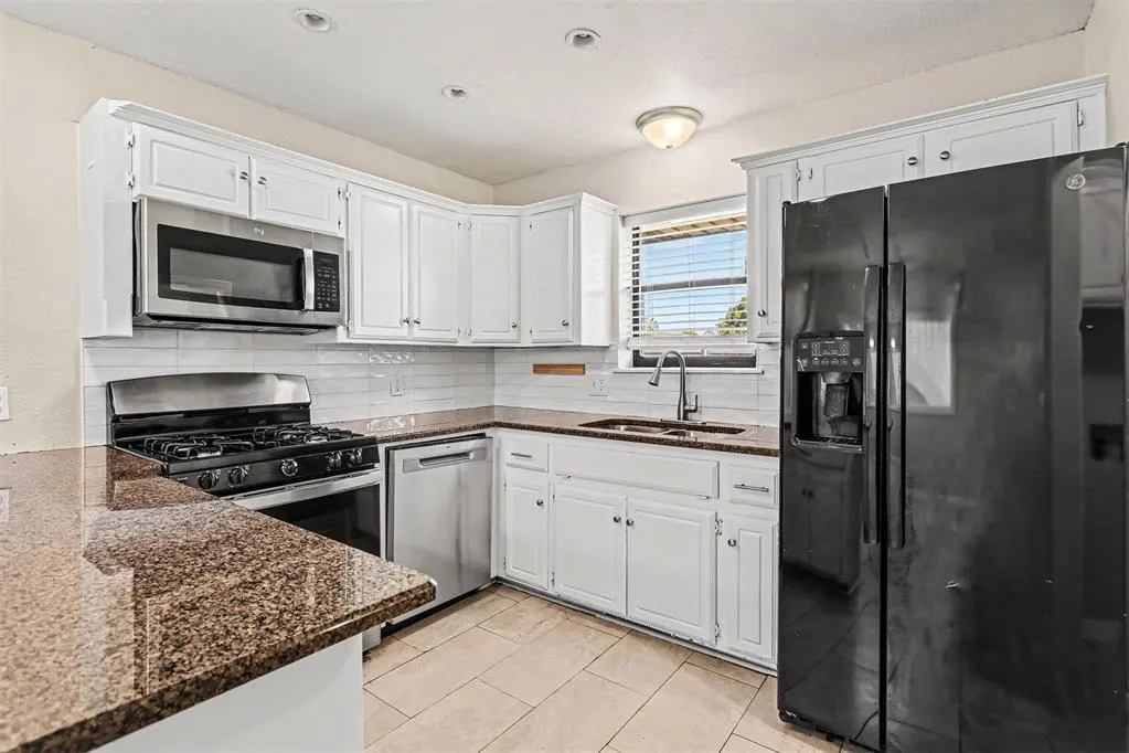 Photo 6 — 2441 E Hills Drive, Moore, OK 73160