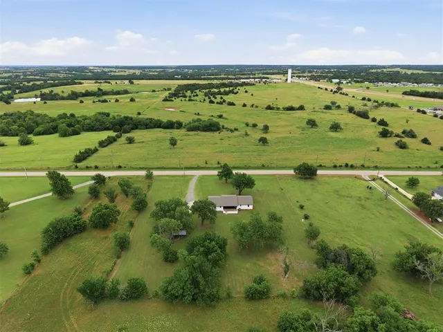 Photo 2 — 1015 N Midwest Boulevard, Guthrie, OK 73044