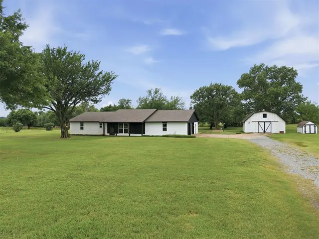 Photo 3 — 1015 N Midwest Boulevard, Guthrie, OK 73044