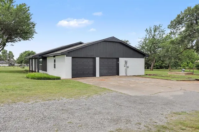 Photo 5 — 1015 N Midwest Boulevard, Guthrie, OK 73044