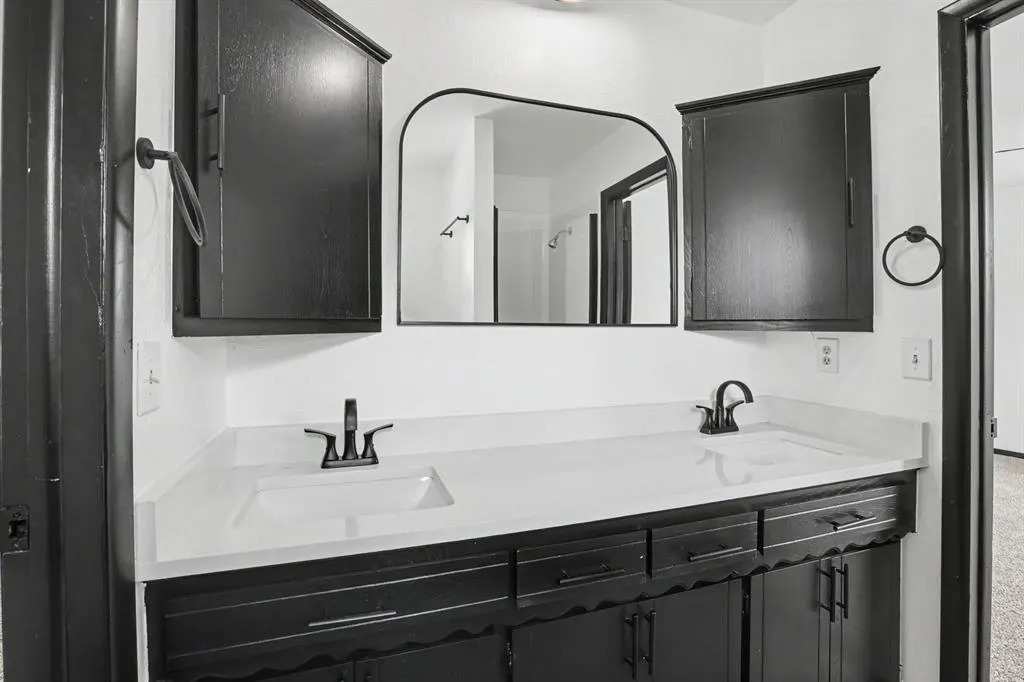 Photo 23 — 1015 N Midwest Boulevard, Guthrie, OK 73044