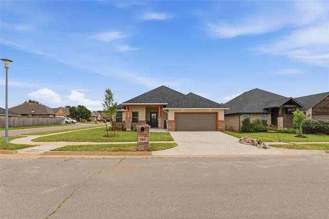 Photo 2 — 9033 NW 74th Street, Yukon, OK 73099
