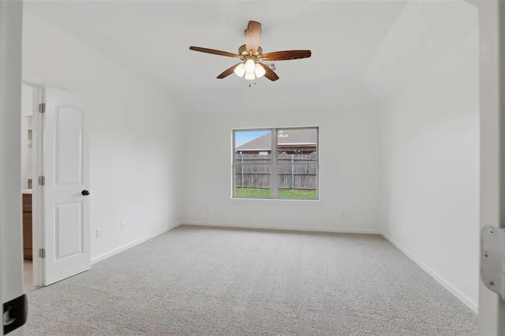 Photo 15 — 9033 NW 74th Street, Yukon, OK 73099