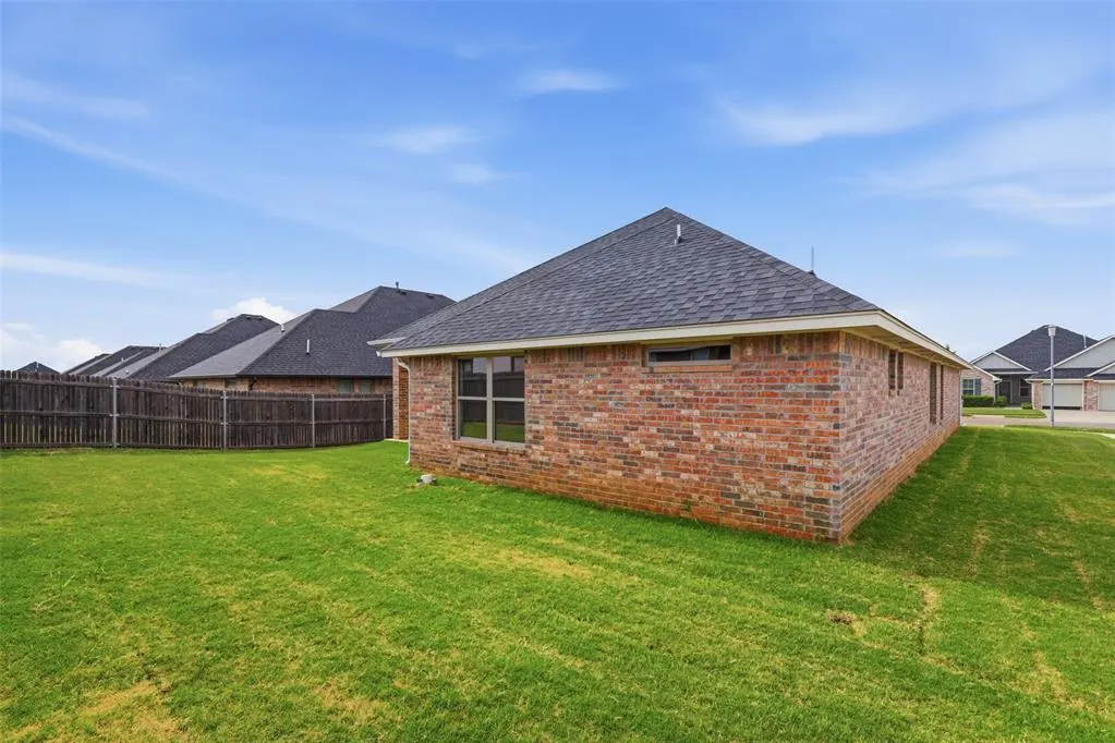 Photo 29 — 9033 NW 74th Street, Yukon, OK 73099
