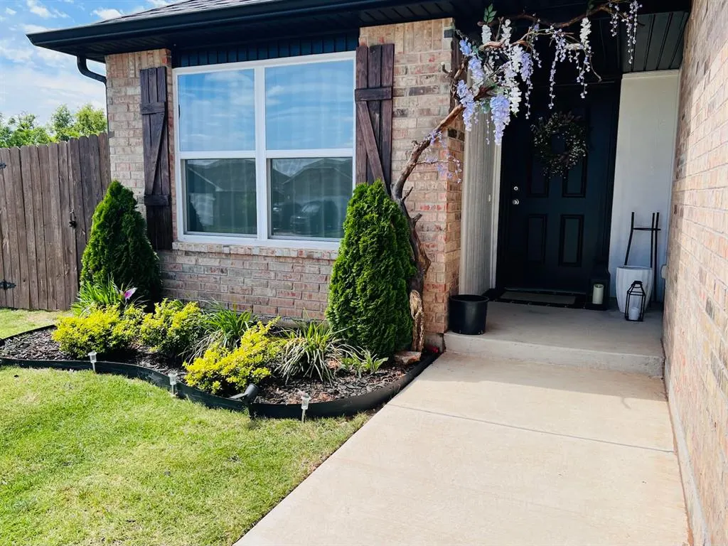 Photo 2 — 11428 SW 12th Street, Yukon, OK 73099