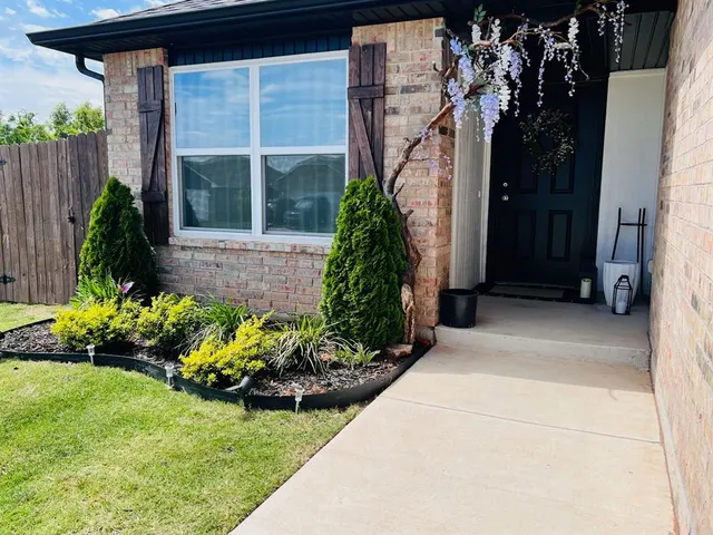 Photo 2 — 11428 SW 12th Street, Yukon, OK 73099