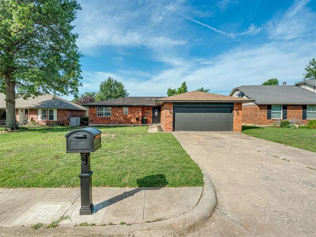 Photo 2 — 1006 Garden Grove, Yukon, OK 73099