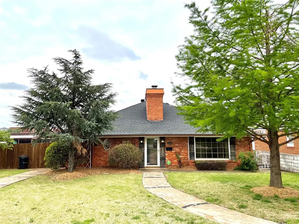 Front exterior — 1100 Fenwick Place, Nichols Hills, OK 73116