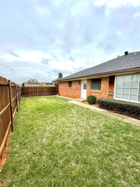 Photo 7 — 1100 Fenwick Place, Nichols Hills, OK 73116