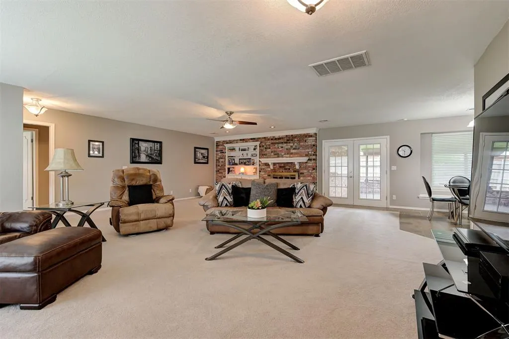 Photo 3 — 6409 N College Avenue, Oklahoma City, OK 73132