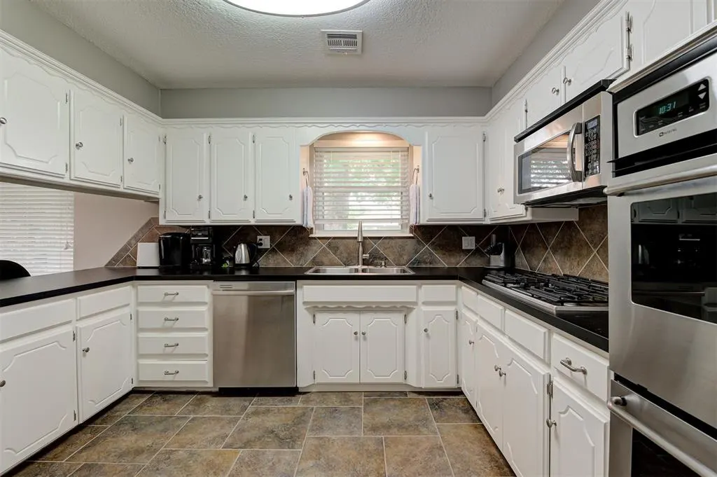 Photo 4 — 6409 N College Avenue, Oklahoma City, OK 73132