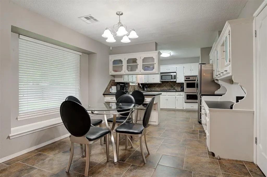 Photo 14 — 6409 N College Avenue, Oklahoma City, OK 73132