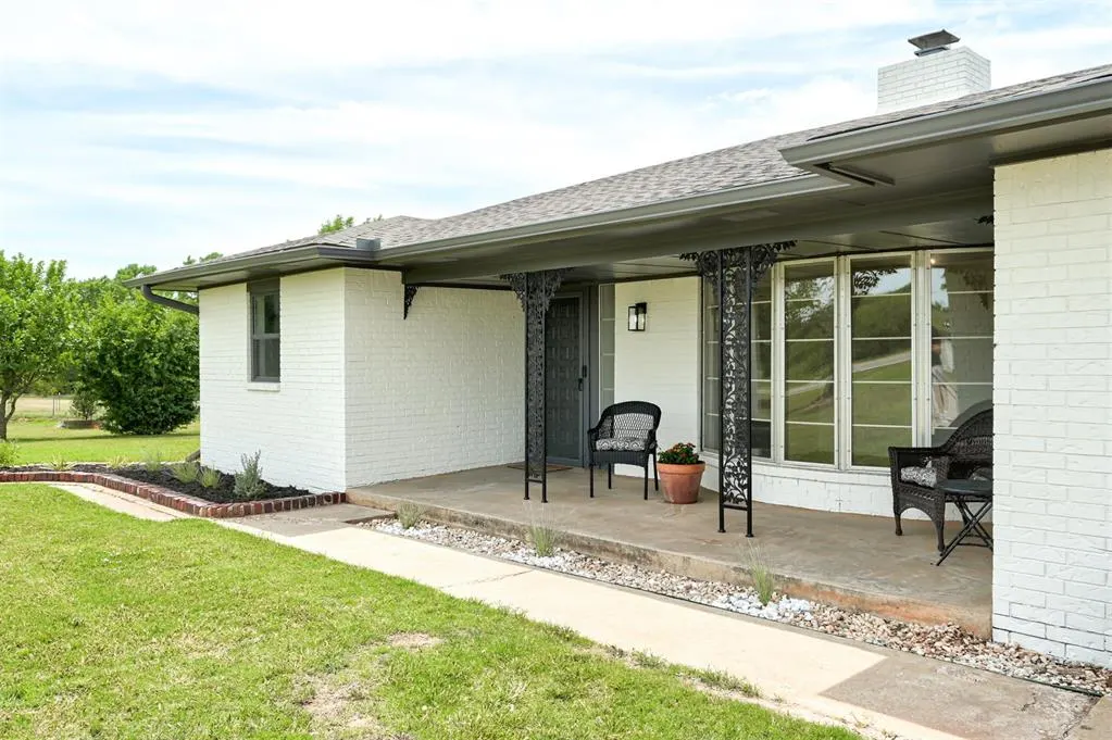 Photo 2 — 6517 S Frisco Road, Mustang, OK 73064
