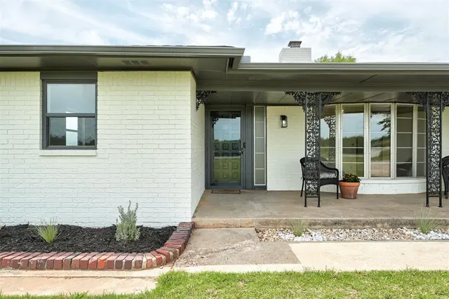 Photo 3 — 6517 S Frisco Road, Mustang, OK 73064