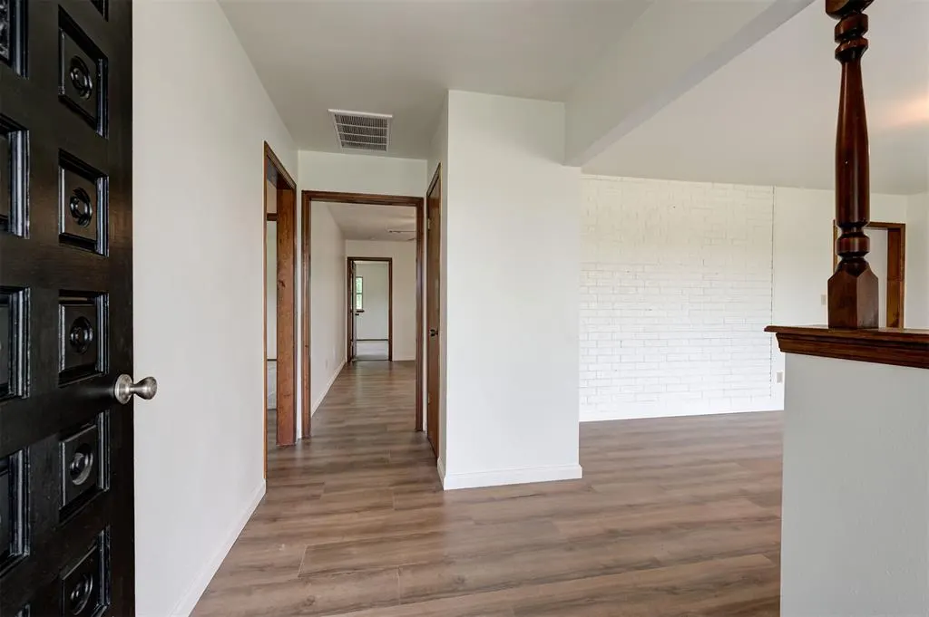Photo 4 — 6517 S Frisco Road, Mustang, OK 73064