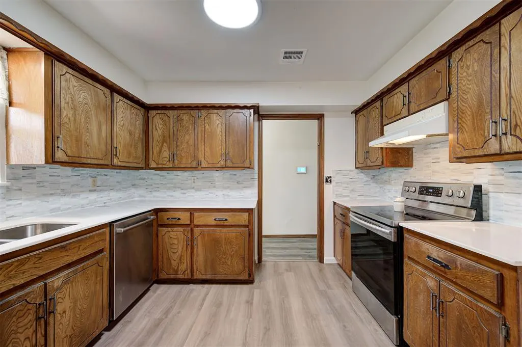 Photo 11 — 6517 S Frisco Road, Mustang, OK 73064