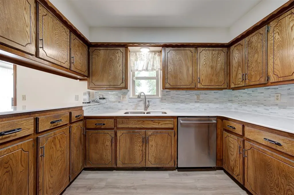 Photo 14 — 6517 S Frisco Road, Mustang, OK 73064