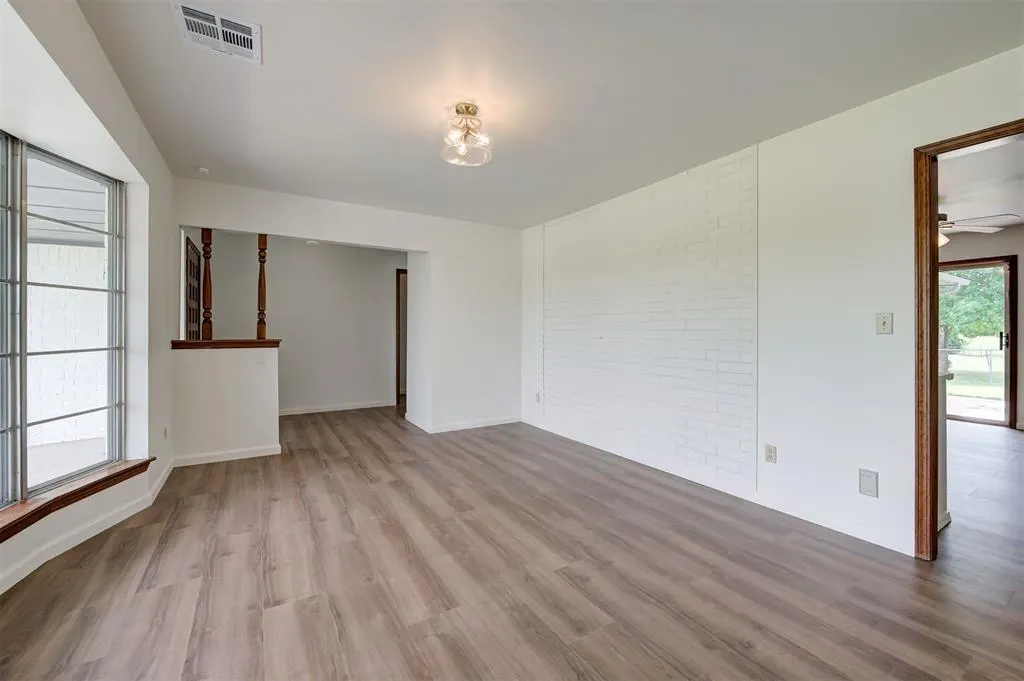 Photo 17 — 6517 S Frisco Road, Mustang, OK 73064
