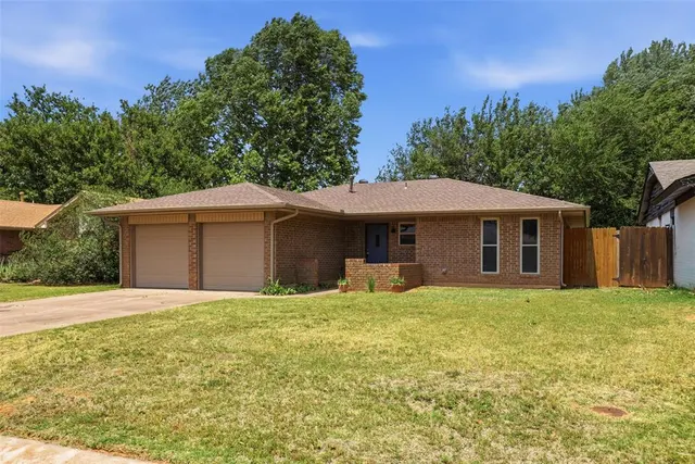 Photo 2 — 405 Meadow Lake Drive, Edmond, OK 73003