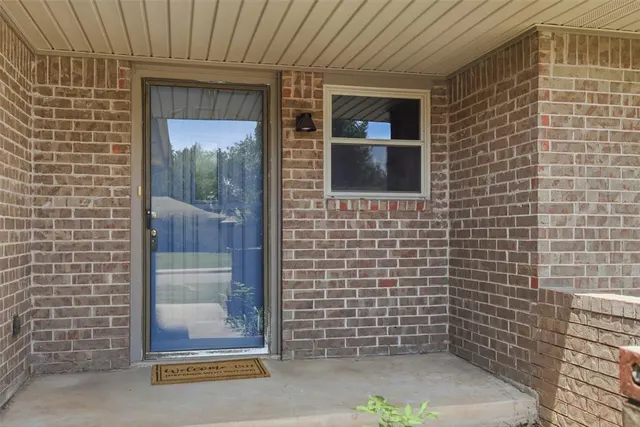 Photo 3 — 405 Meadow Lake Drive, Edmond, OK 73003