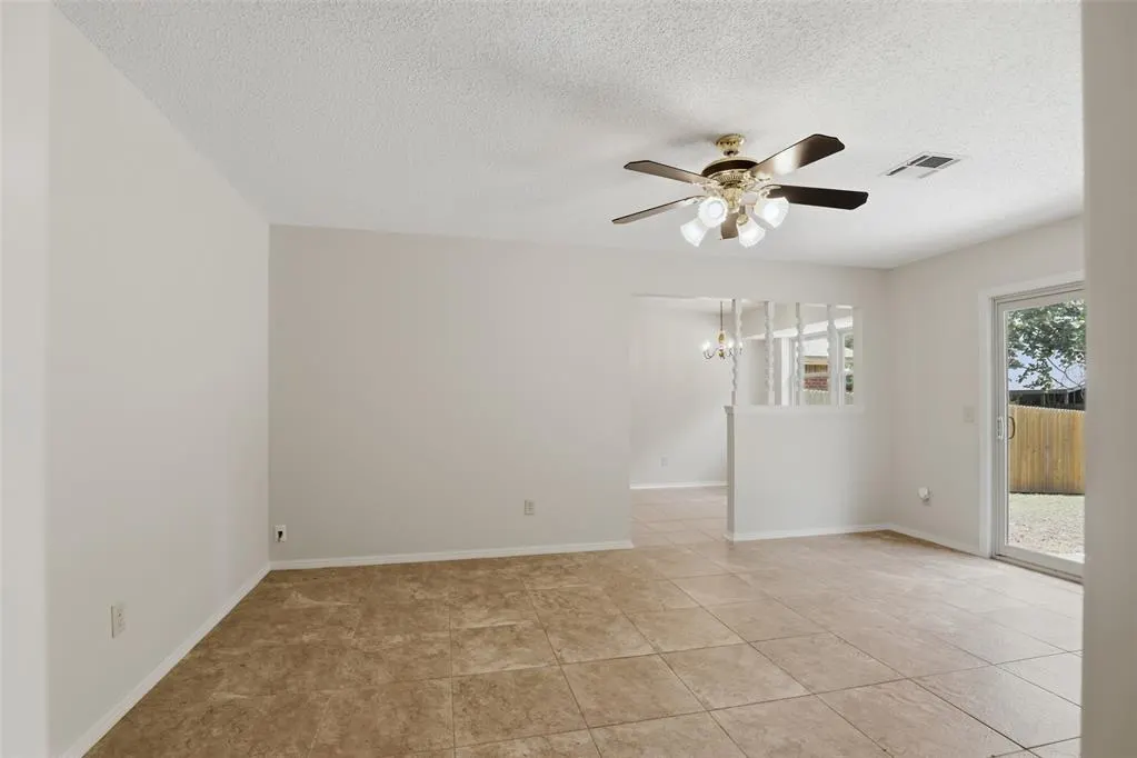Photo 5 — 405 Meadow Lake Drive, Edmond, OK 73003