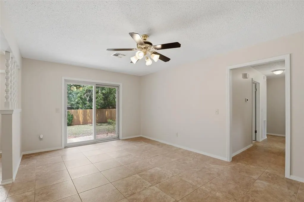 Photo 6 — 405 Meadow Lake Drive, Edmond, OK 73003