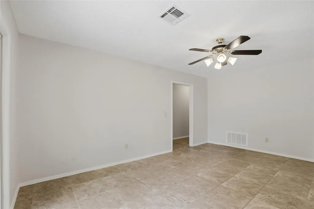 Photo 7 — 405 Meadow Lake Drive, Edmond, OK 73003
