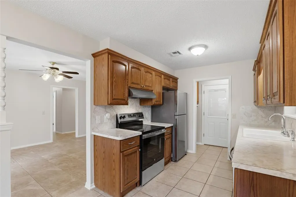 Photo 10 — 405 Meadow Lake Drive, Edmond, OK 73003