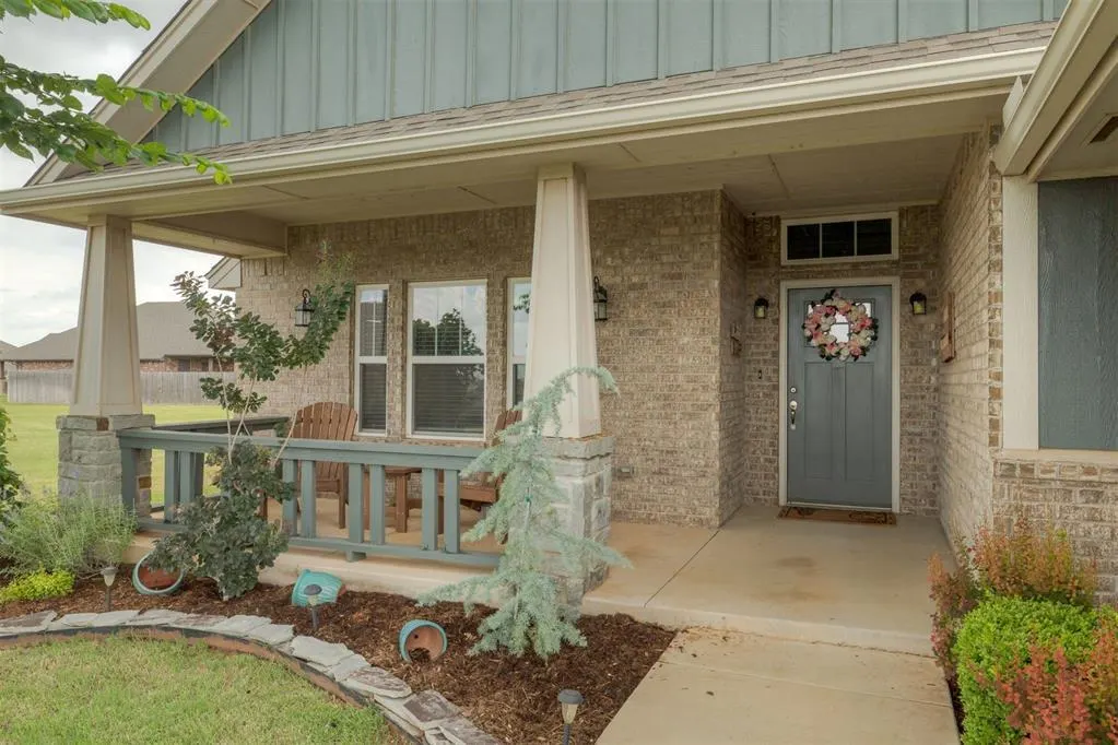 Photo 3 — 18500 Summer Grove Avenue, Edmond, OK 73012
