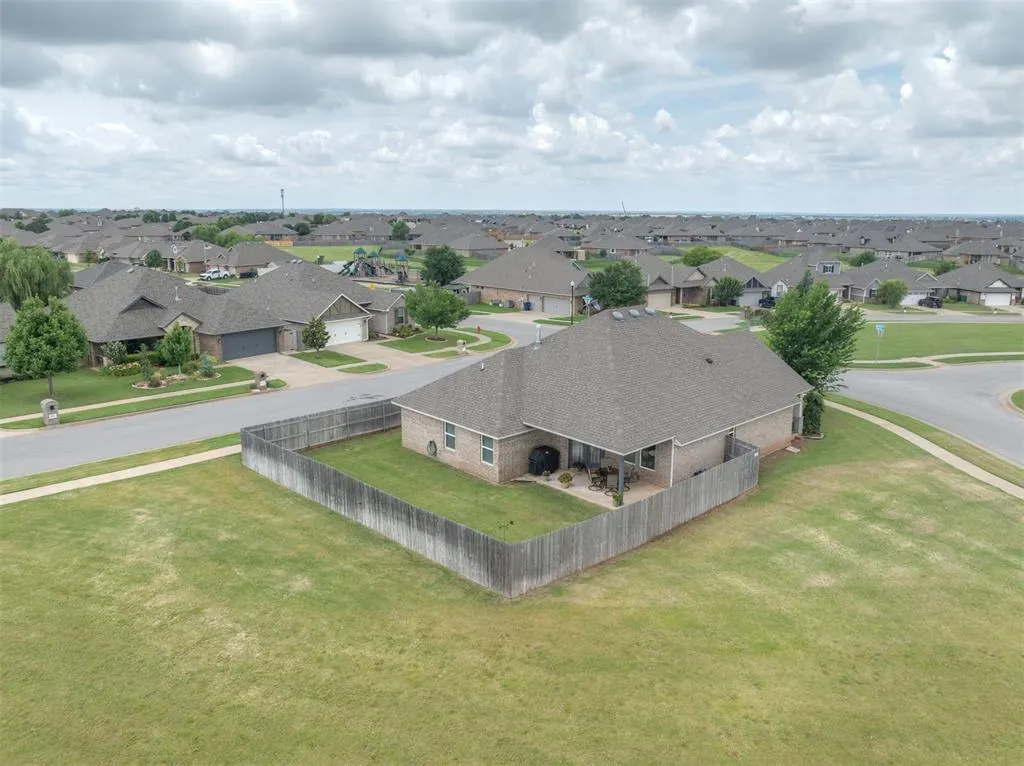 Photo 31 — 18500 Summer Grove Avenue, Edmond, OK 73012