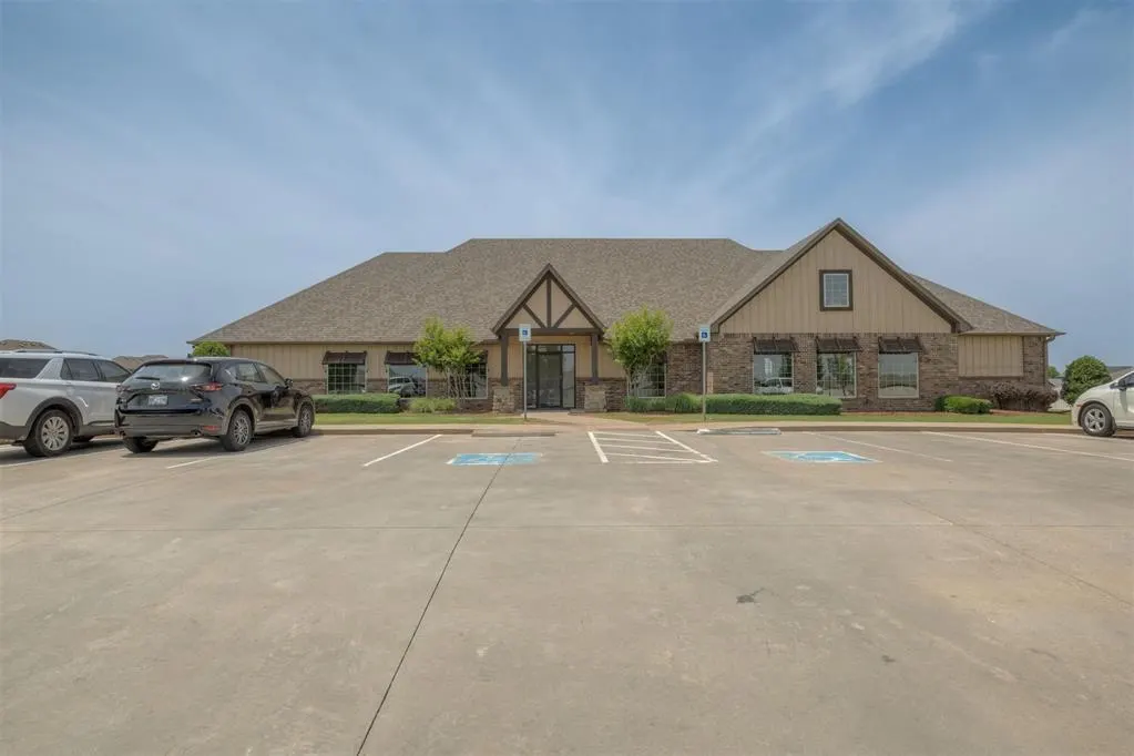 Photo 32 — 18500 Summer Grove Avenue, Edmond, OK 73012
