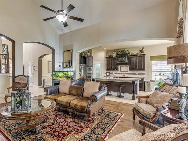 Photo 2 — 9101 NW 86th Court, Yukon, OK 73099