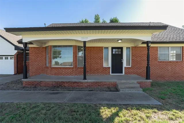 Photo 2 — 2912 N Santa Fe Avenue, Moore, OK 73160