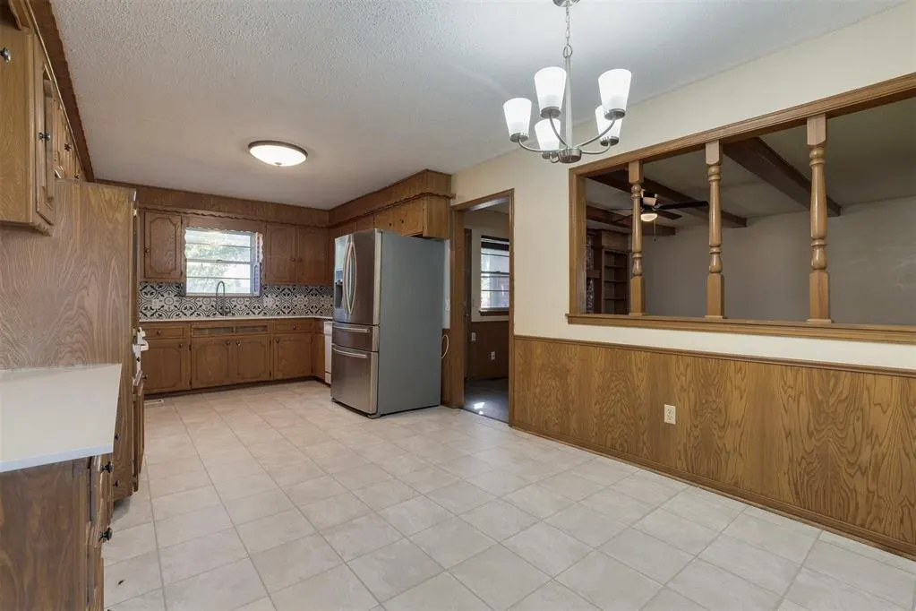 Photo 8 — 2912 N Santa Fe Avenue, Moore, OK 73160