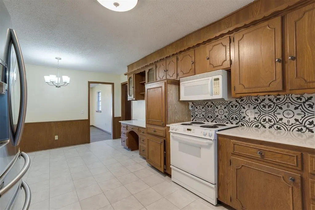 Photo 11 — 2912 N Santa Fe Avenue, Moore, OK 73160