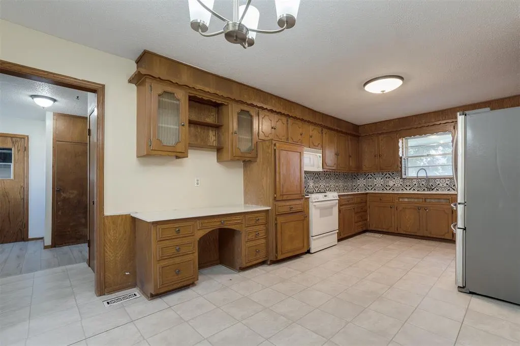 Photo 14 — 2912 N Santa Fe Avenue, Moore, OK 73160
