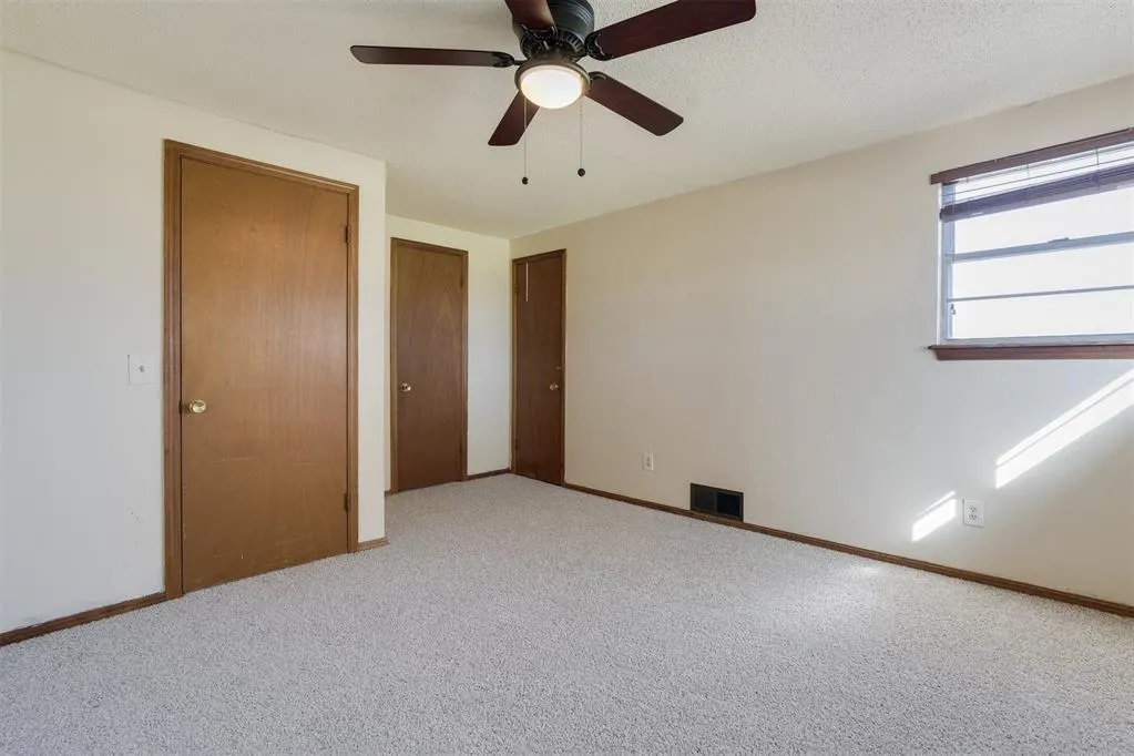 Photo 16 — 2912 N Santa Fe Avenue, Moore, OK 73160