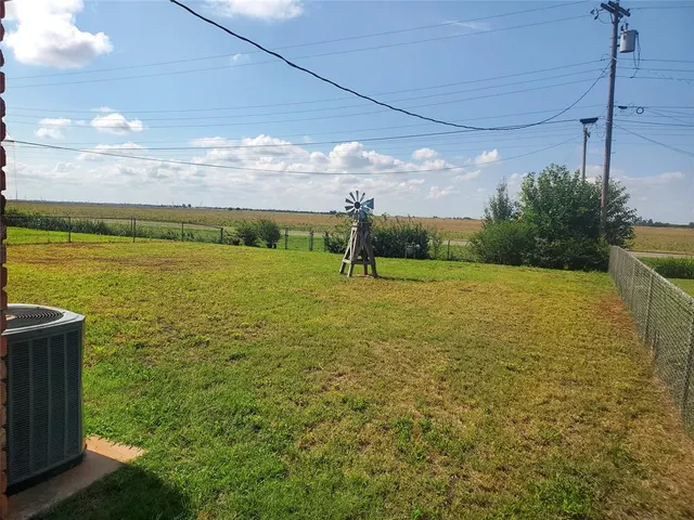 Photo 3 — 204 Denise Drive, Burns Flat, OK 73624