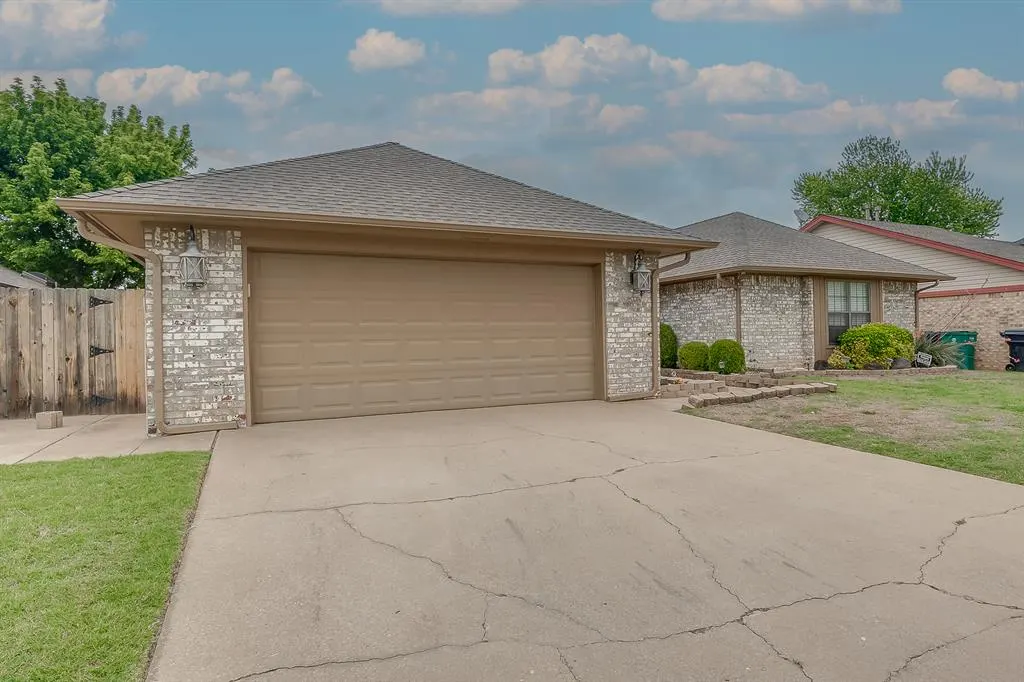 Photo 2 — 8113 NW 118th Street, Oklahoma City, OK 73162