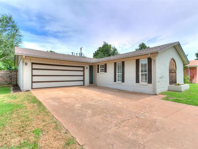 Photo 2 — 735 Sunset Drive, Edmond, OK 73003