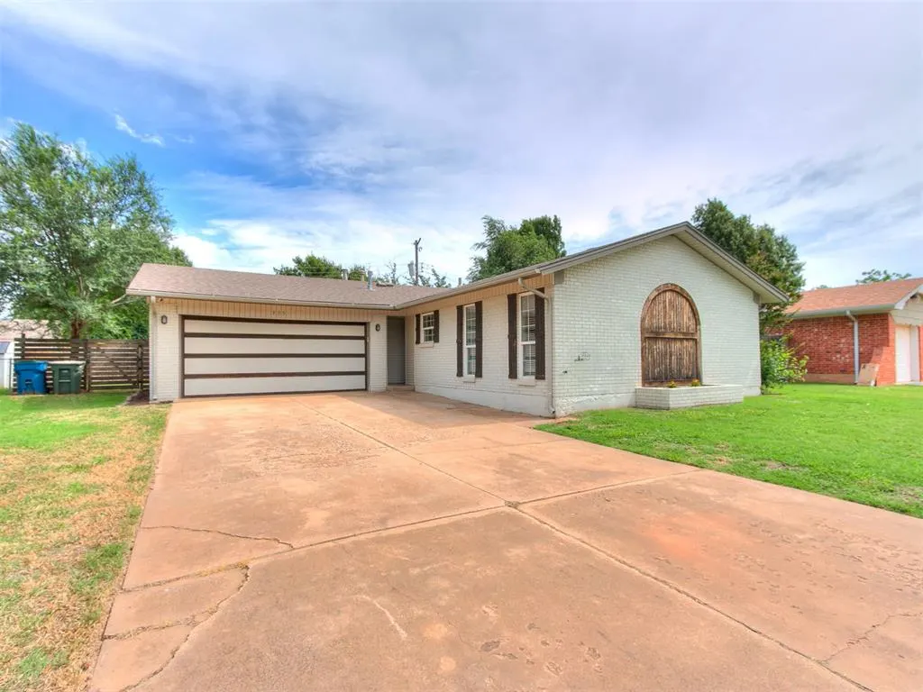 Photo 3 — 735 Sunset Drive, Edmond, OK 73003