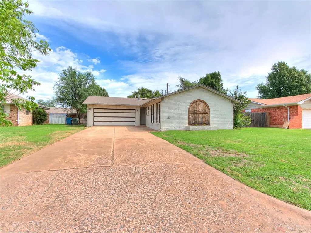 Photo 4 — 735 Sunset Drive, Edmond, OK 73003