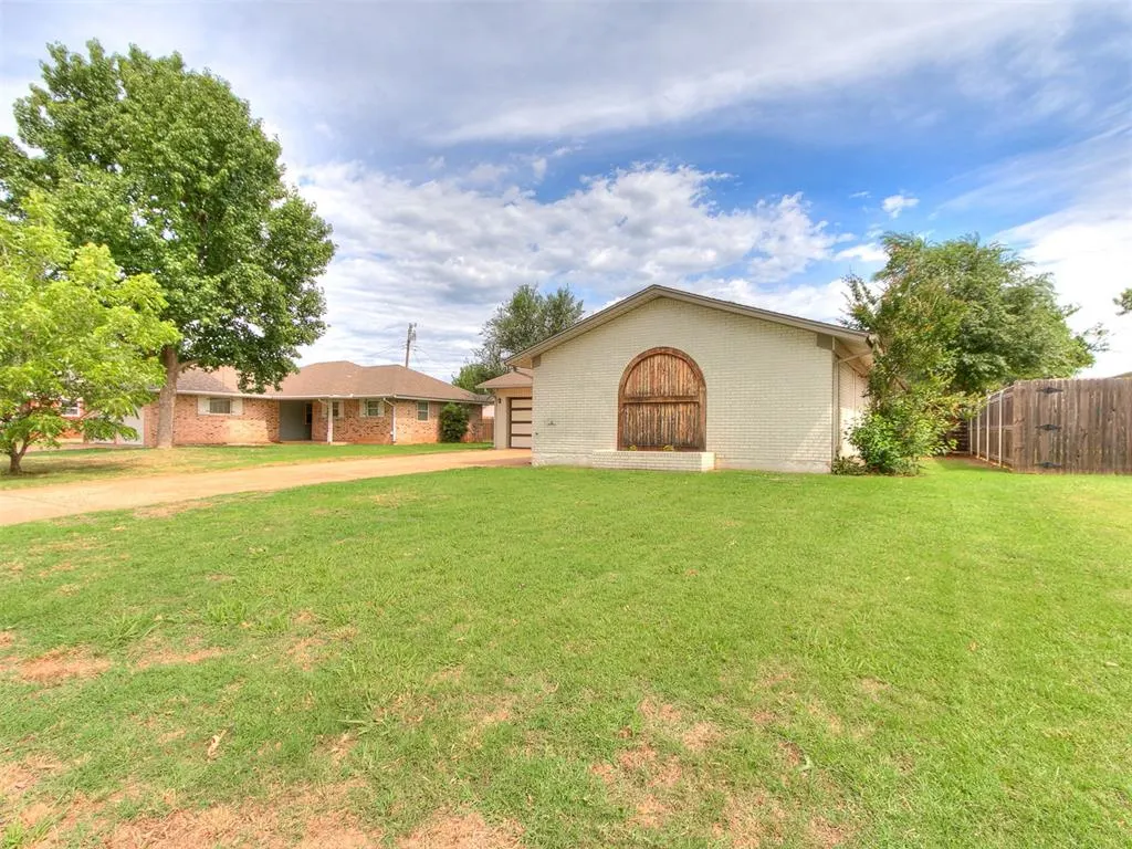 Photo 6 — 735 Sunset Drive, Edmond, OK 73003