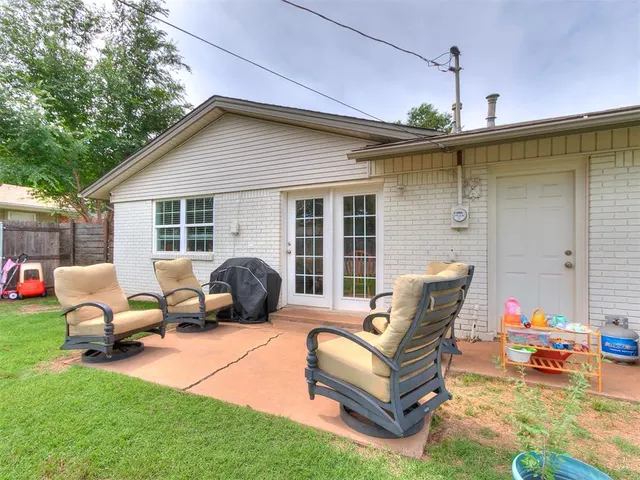 Photo 7 — 735 Sunset Drive, Edmond, OK 73003