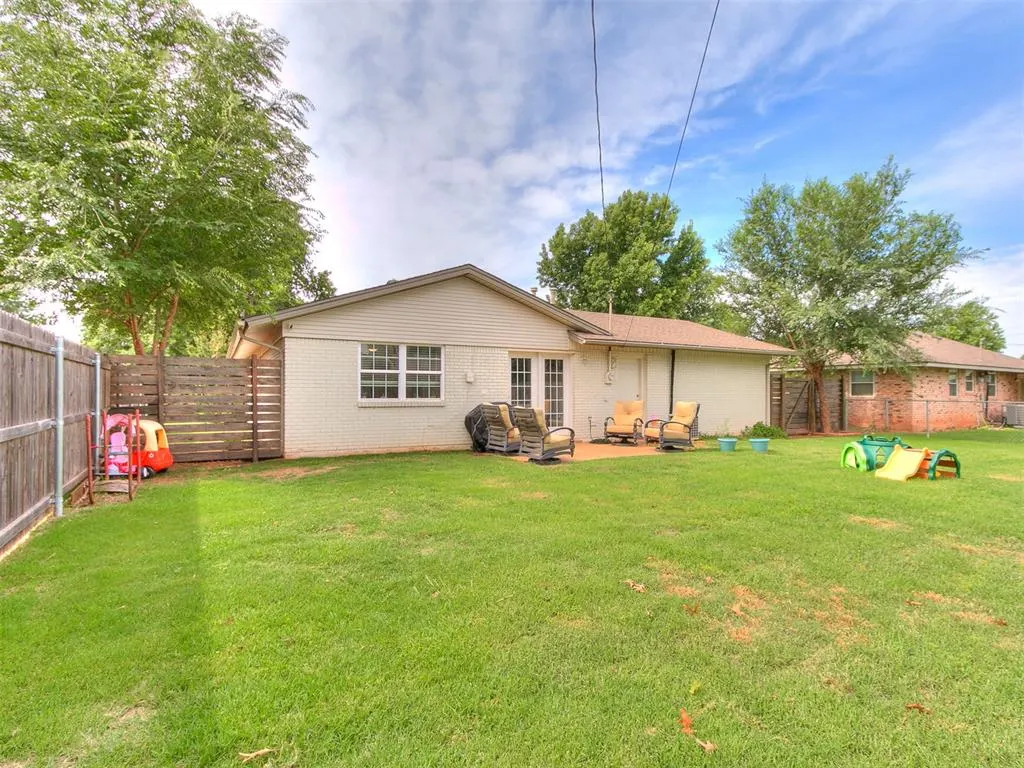 Photo 10 — 735 Sunset Drive, Edmond, OK 73003