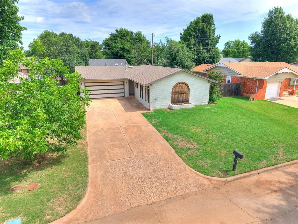 Photo 11 — 735 Sunset Drive, Edmond, OK 73003